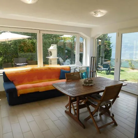 Haus Am See * Porto Valtravaglia