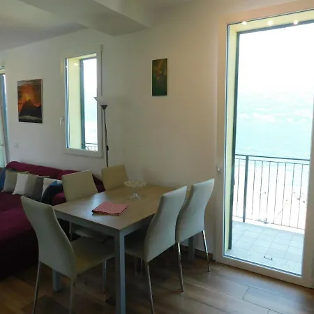 Haus Am See Porto Valtravaglia