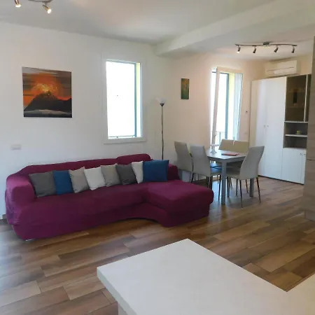 Haus Am See Holiday home Porto Valtravaglia